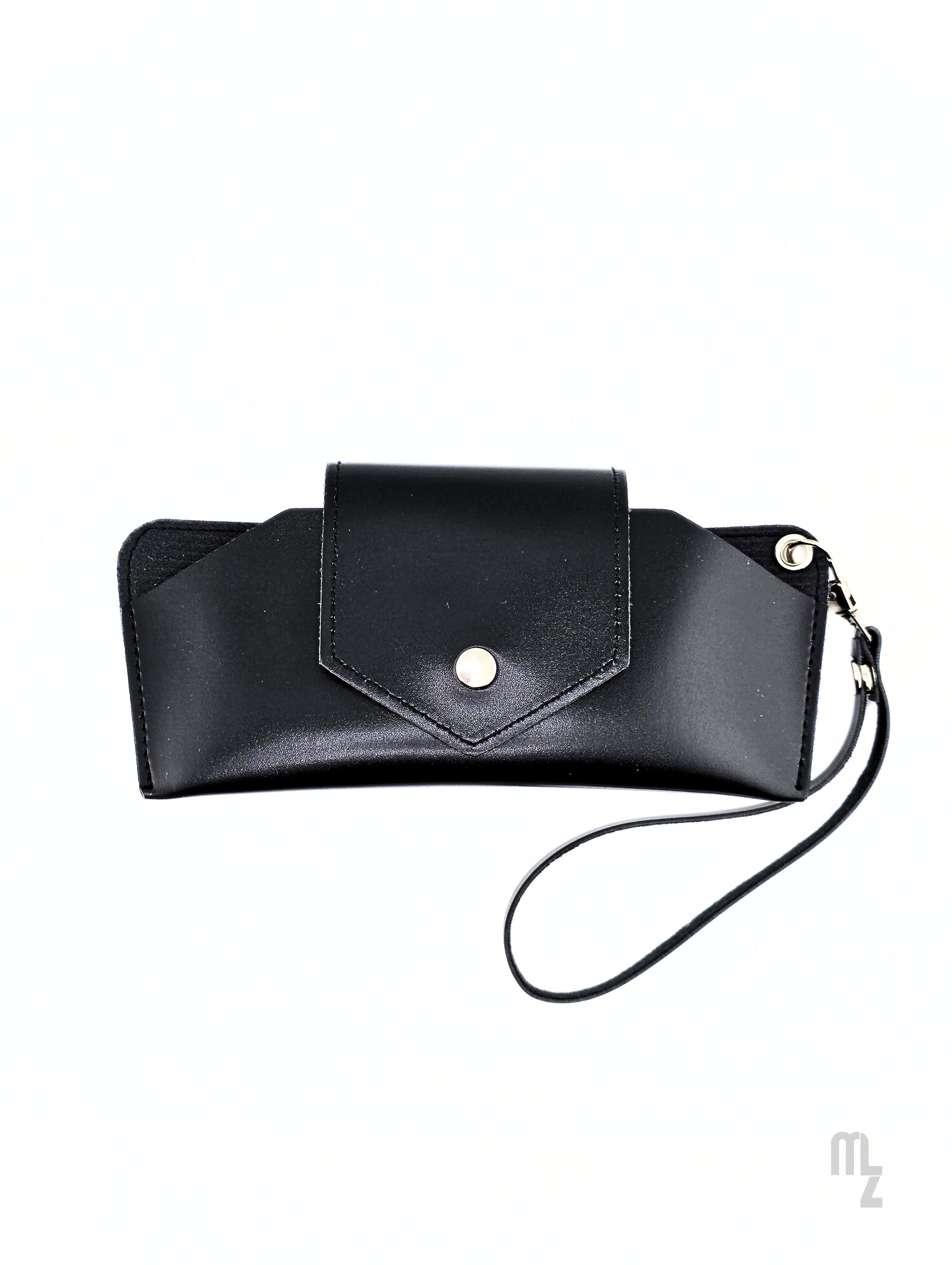 Arezzo Case – Schwarzes Brillenetui aus mattem Kunstleder mit Satin-Optik und Schlaufe.