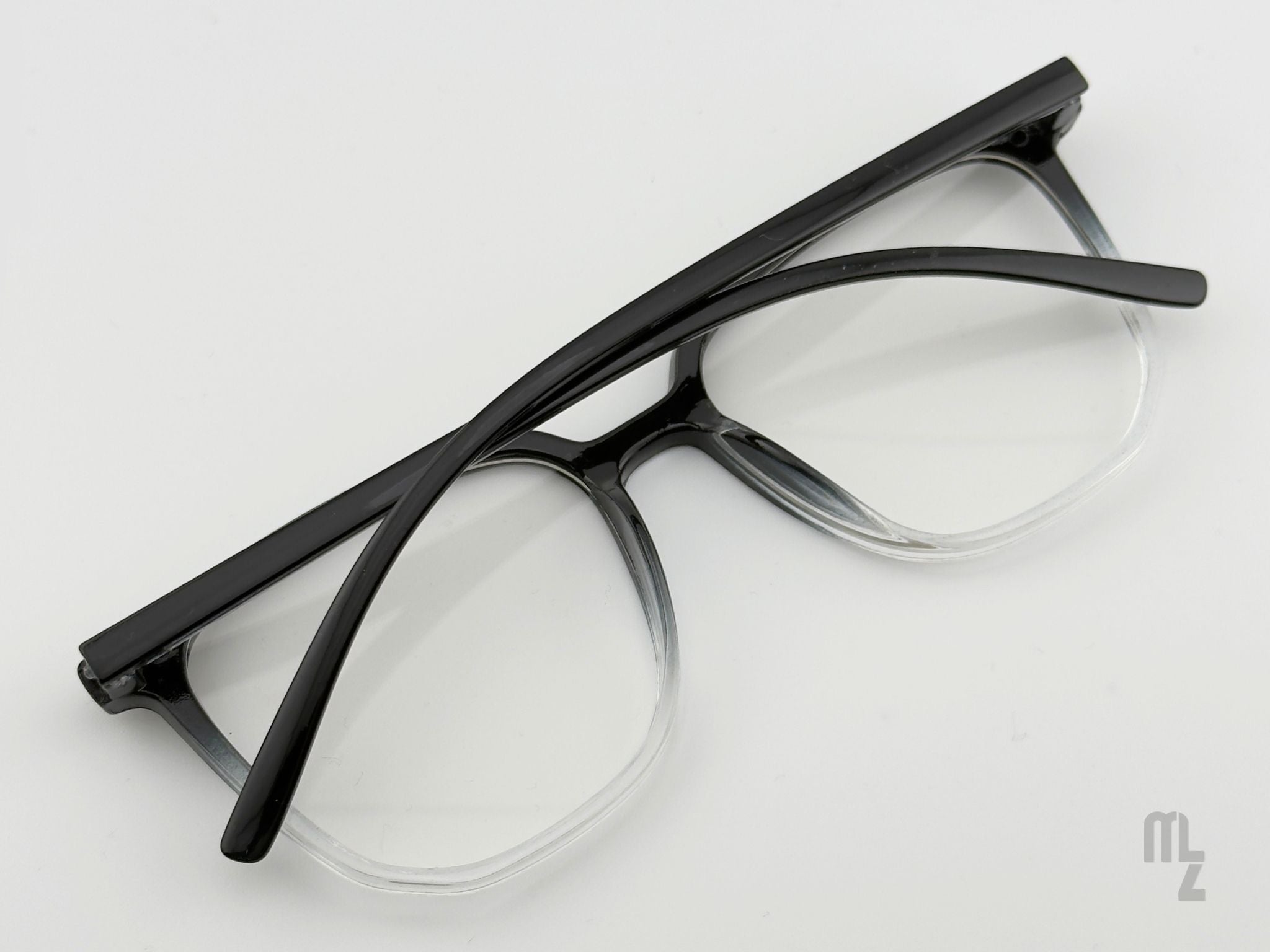 Etna Eclipse Rückansicht eckige Blaulichtfilterbrille für Erwachsene und Jugendliche. Vielseitige Nutzungsmöglichkeit:
Gamingbrille, Mode-Brille,  Antiblaulichtfilter, minimalistisch usw.