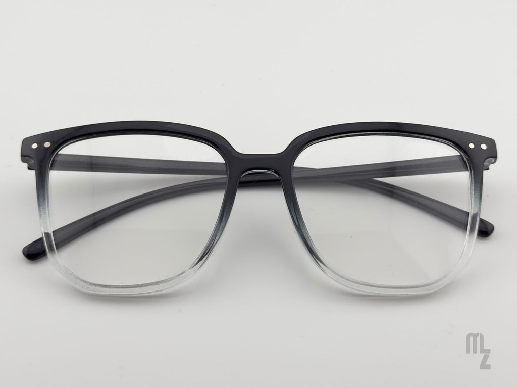 Etna Eclipse Front eckige Blaulichtfilterbrille Ideal für Laptop und Smartphone Nutzung.
Vielseitige Nutzungsmöglichkeit:
Gamingbrille, Mode-Brille,  Antiblaulichtfilter, minimalistisch usw.