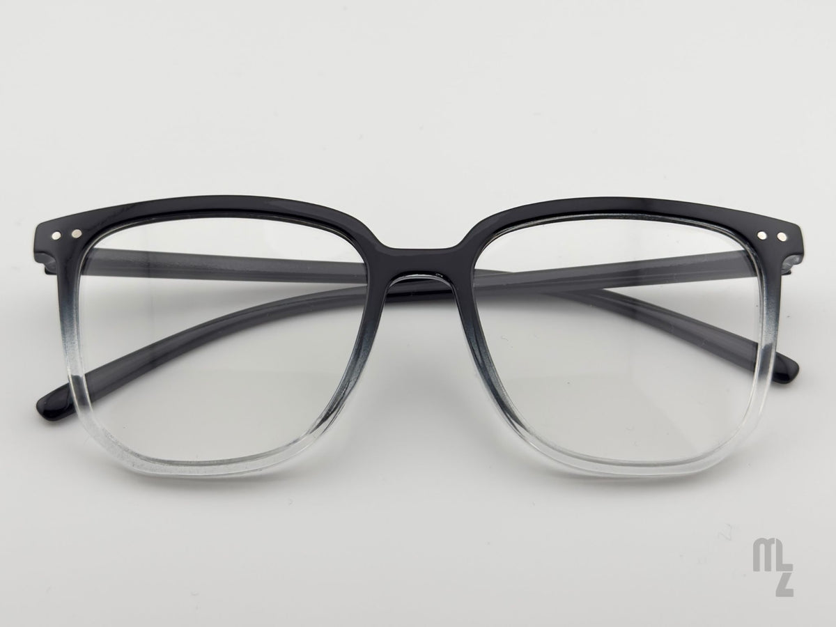 Etna Eclipse Front eckige Blaulichtfilterbrille Ideal für Laptop und Smartphone Nutzung.
Vielseitige Nutzungsmöglichkeit:
Gamingbrille, Mode-Brille,  Antiblaulichtfilter, minimalistisch usw.