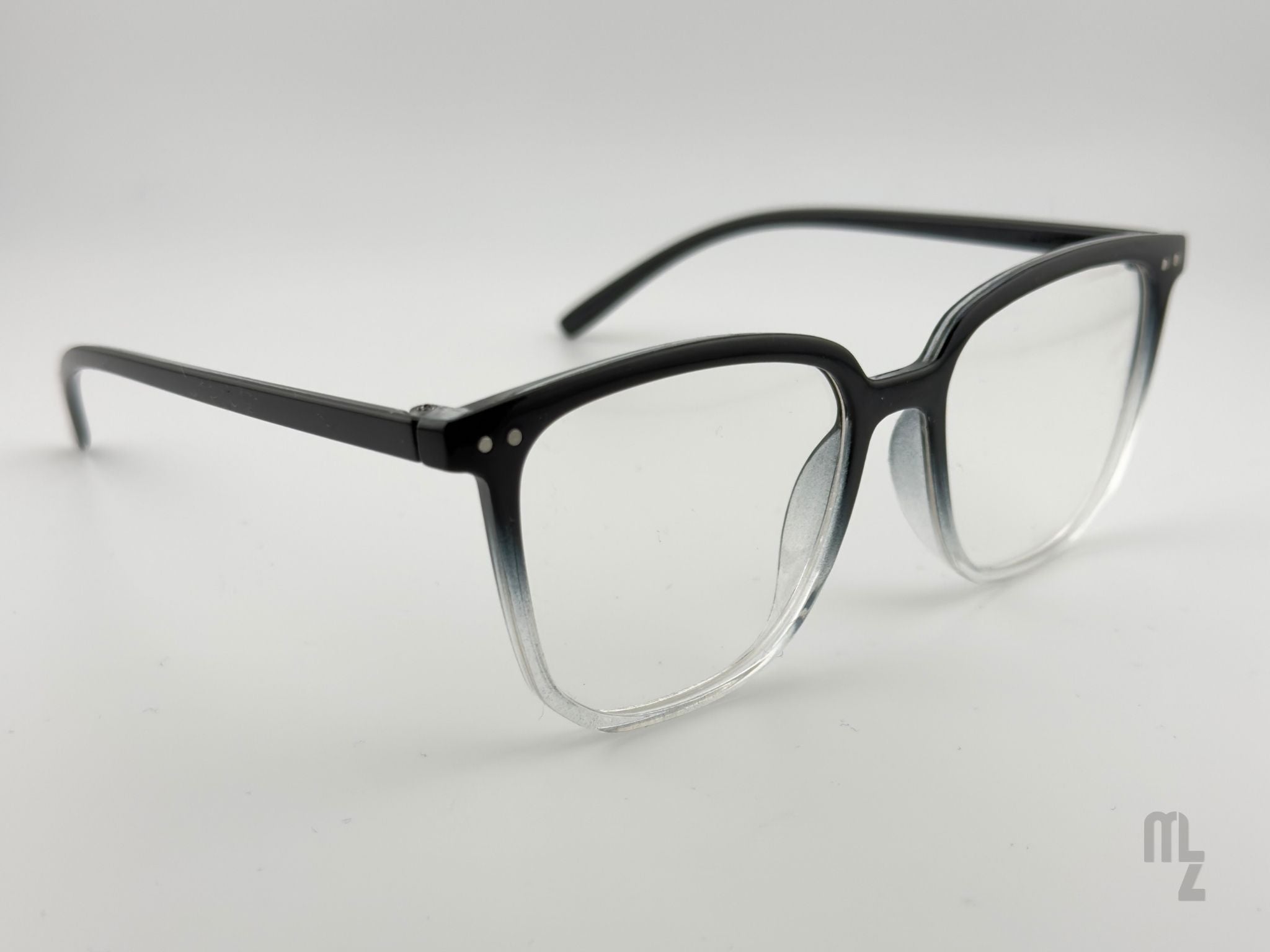 Etna Eclipse Seitenansicht eckige Blaulichtfilterbrille ideal für Laptop und Smartphone Nutzung. Vielseitige Nutzungsmöglichkeit:
Gamingbrille, Mode-Brille,  Antiblaulichtfilter, minimalistisch usw.