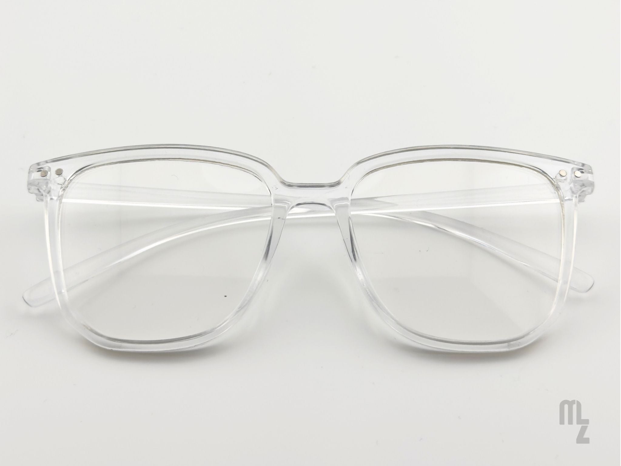 Etna Lucid Front eckige Blaulichtfilterbrille digitaler Augenschutz für gaming und home office. Vielseitige Nutzungsmöglichkeit:
Gamingbrille, Mode-Brille,  Antiblaulichtfilter, minimalistisch usw.