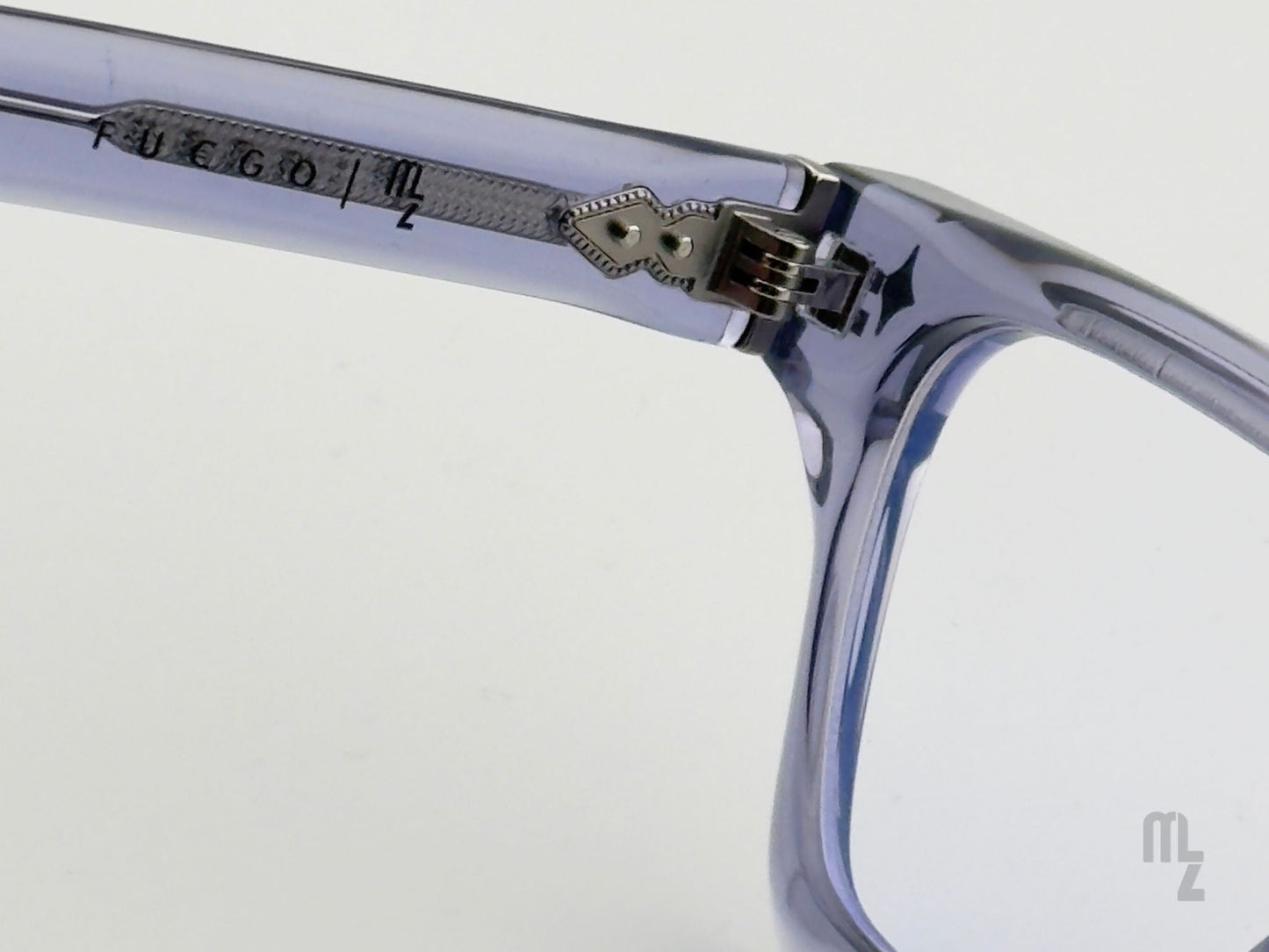 Fuego Arctic Grey Detailaufnahme Bügel innen eckige Acetat Blaulichtfilter. Vielseitige Nutzungsmöglichkeit:
Gamingbrille, Mode-Brille,  Antiblaulichtfilter, minimalistisch usw. Linsen