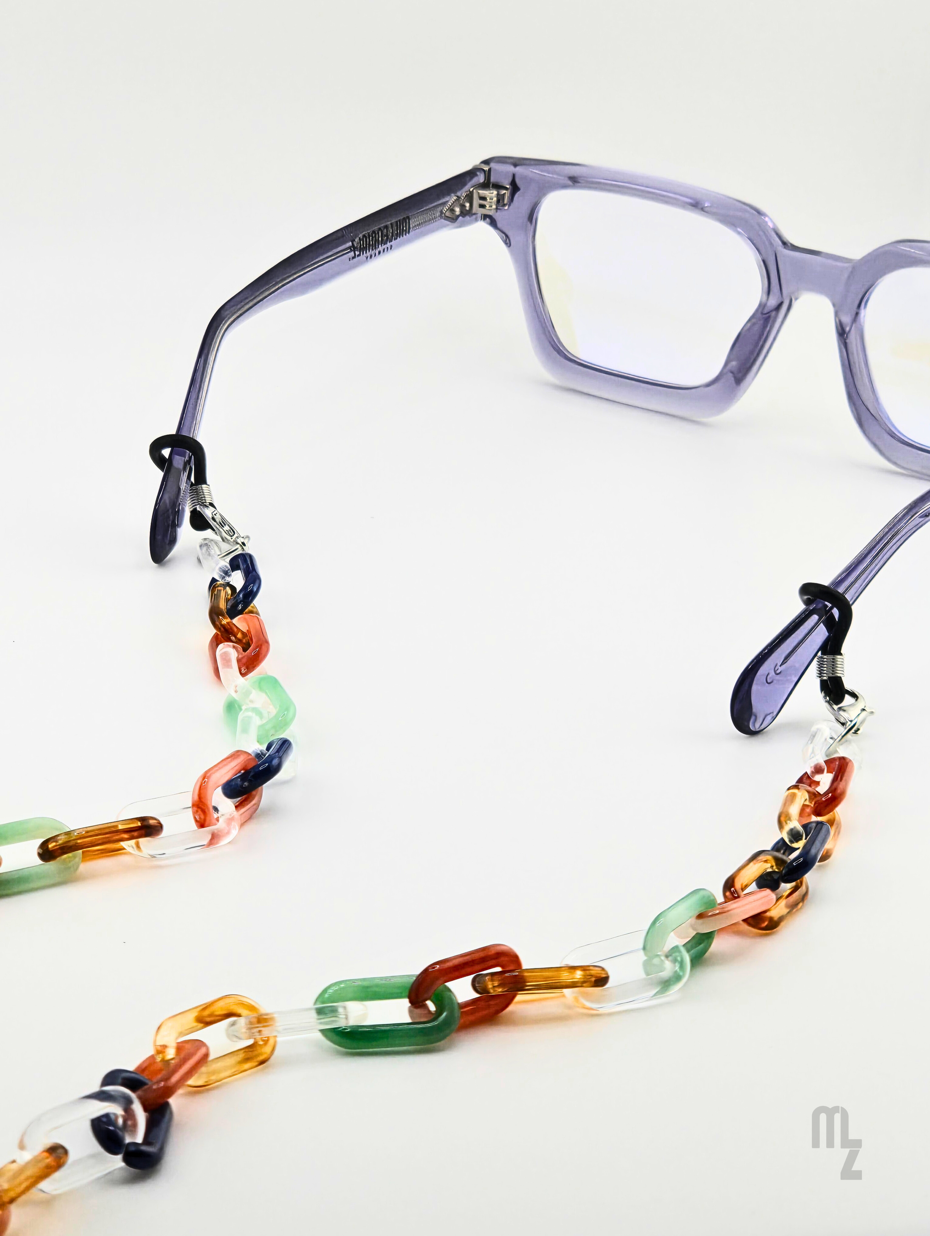 Lumière Chain - Farbige Acetat-Brillenkette an Blaulichtfilter-Brille, modernes Accessoire.