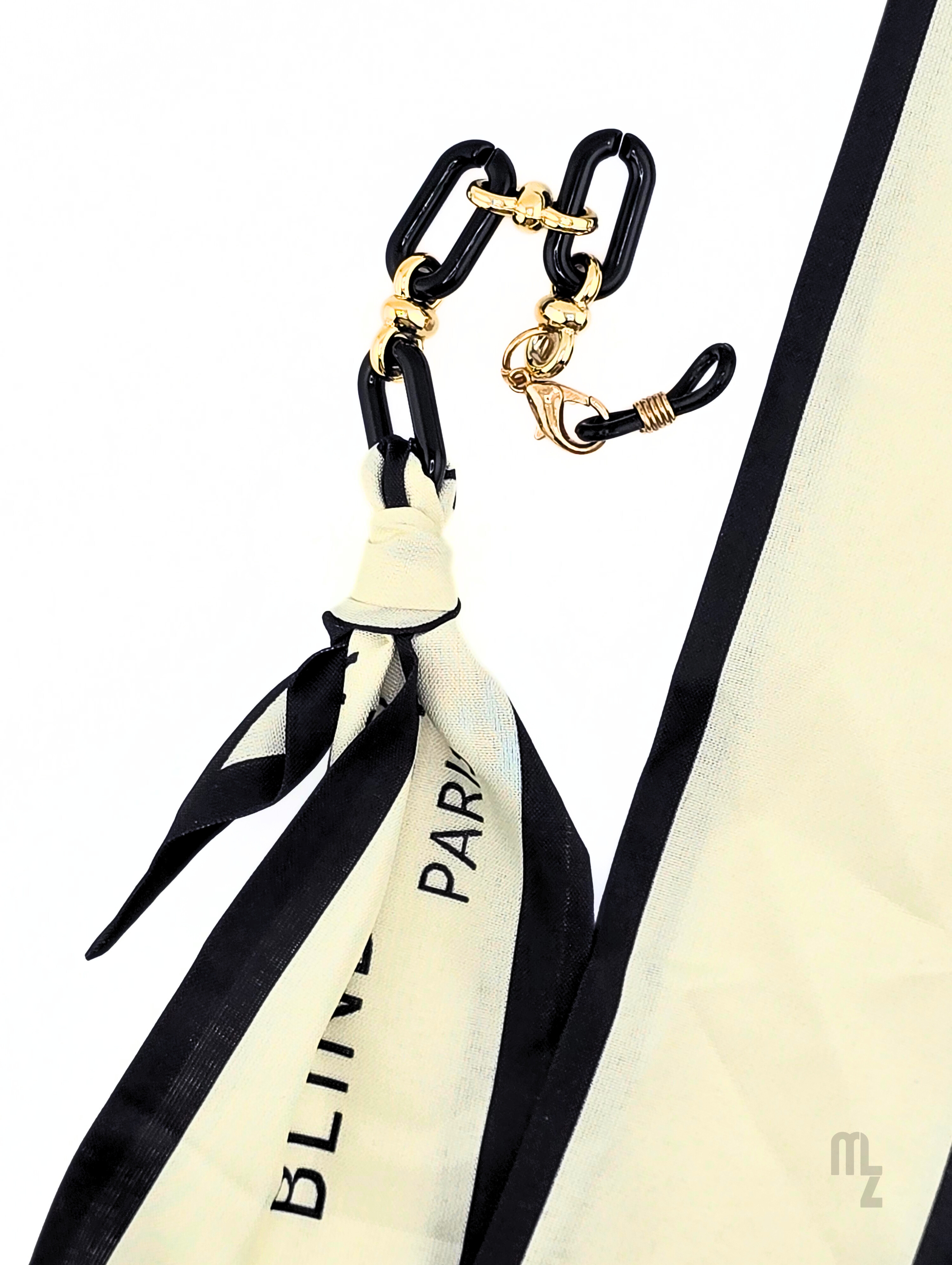 Parisian Silk – Seiden-Brillenkette mit französischem Chic und luxuriösem Finish.