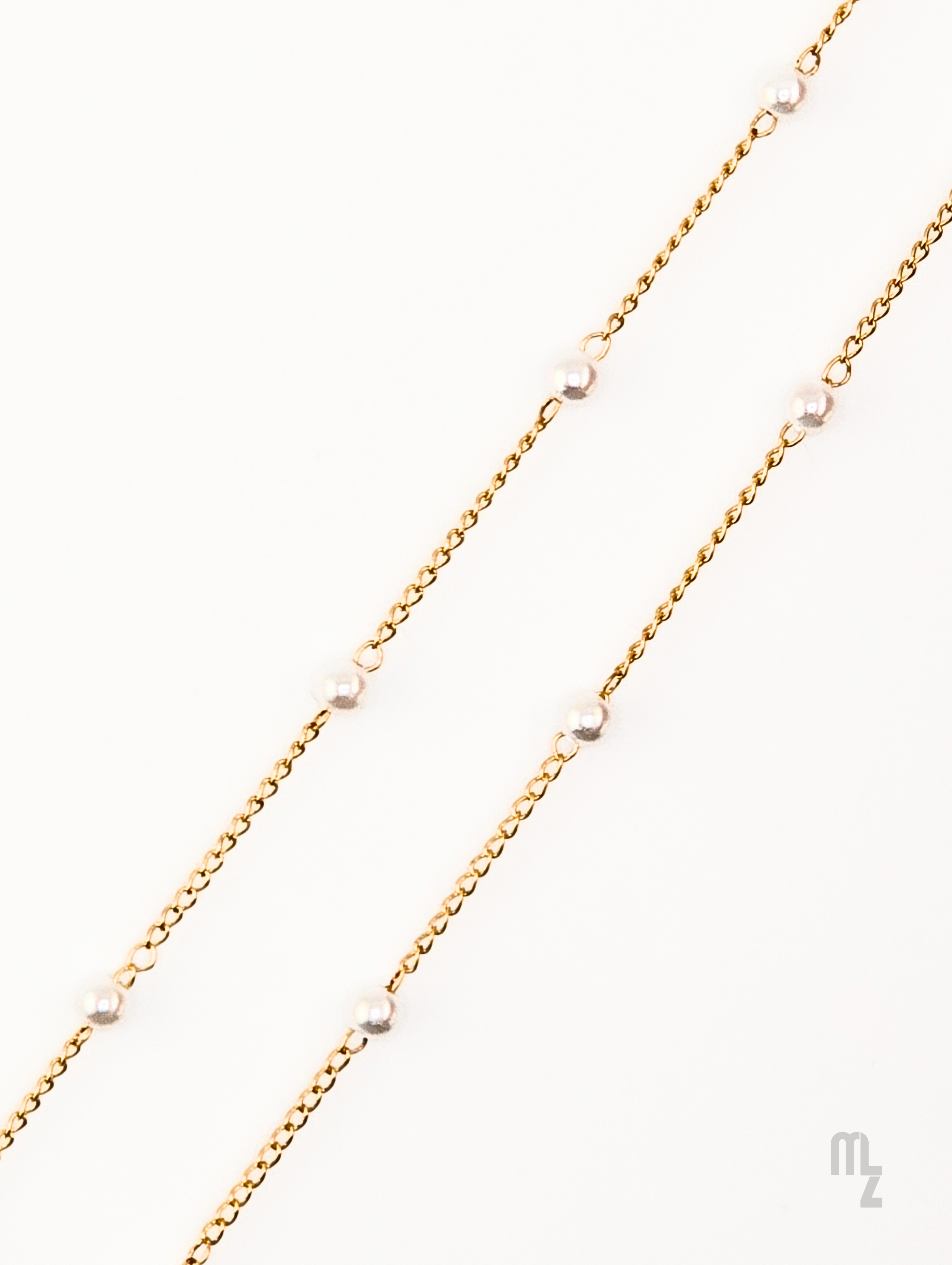 Pure Pearl Grace – Edle Brillenkette mit goldenen Vollperlen.