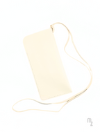 Luxuriöses Velluto Neck Case – Design-Brillenetui mit komfortablem Umhängeriemen.