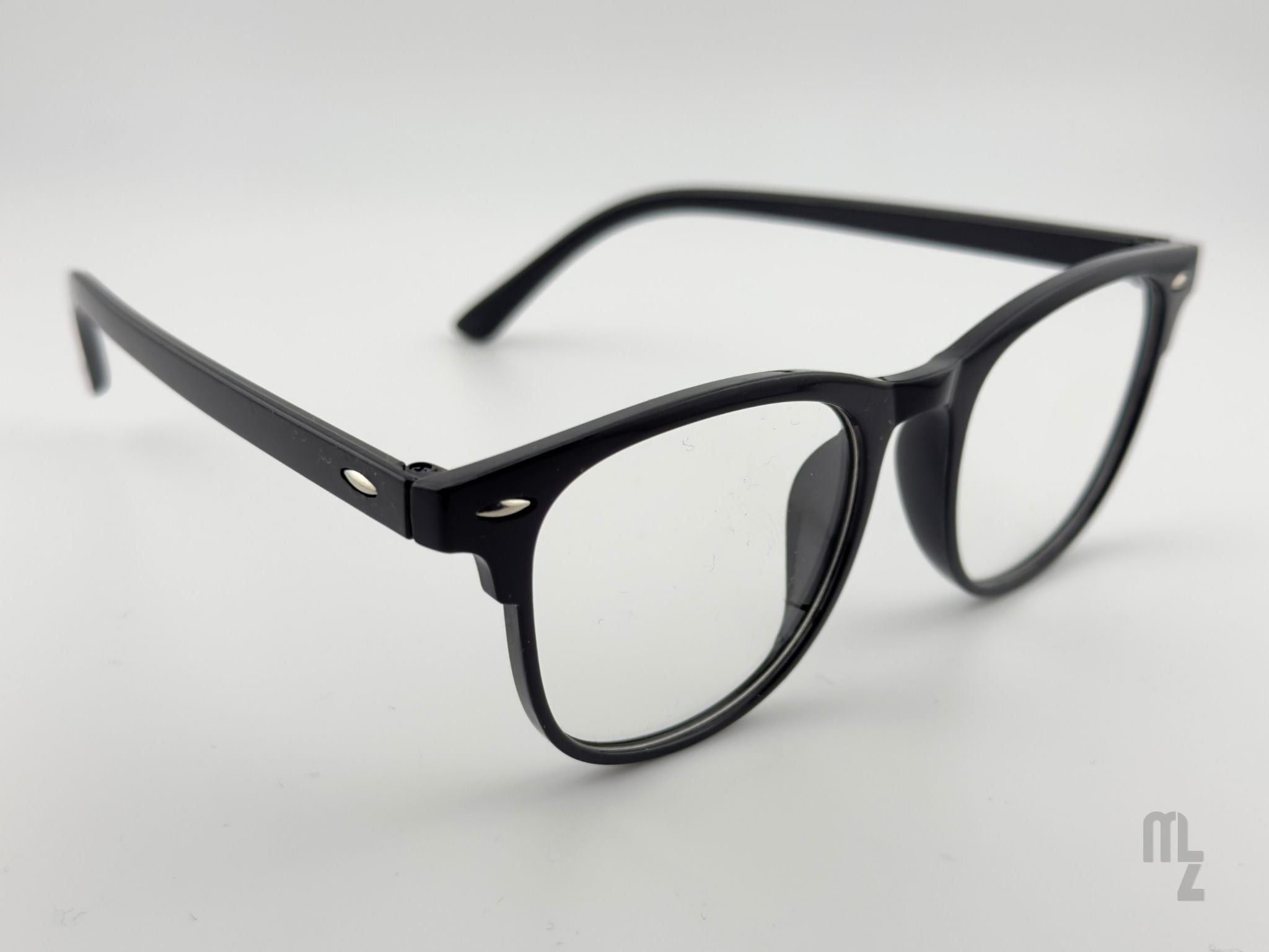 Vesuv Onyx Seitenansicht eckige Blaulichtfilterbrille digitaler Augenschutz für gaming und home  office. Vielseitige Nutzungsmöglichkeit:
Gamingbrille, Mode-Brille,  Antiblaulichtfilter, minimalistisch usw.